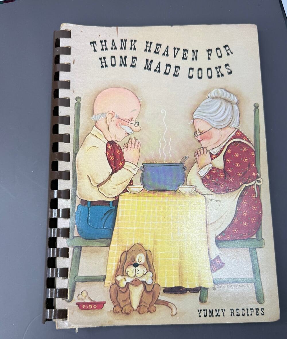 1987 A Book of Yummy Favorite Recipes Women's Ministries First Assembly of God